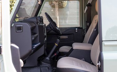 Land Rover Defender 90 Heritage Hard Top 13