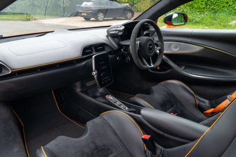 McLaren Artura PHEV 9