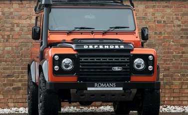 Land Rover Defender 90 Adventure 1