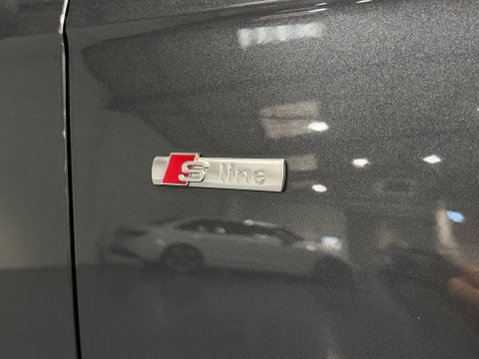 Audi A4 2.0 TDI S line quattro Euro 5 (s/s) 5dr 9