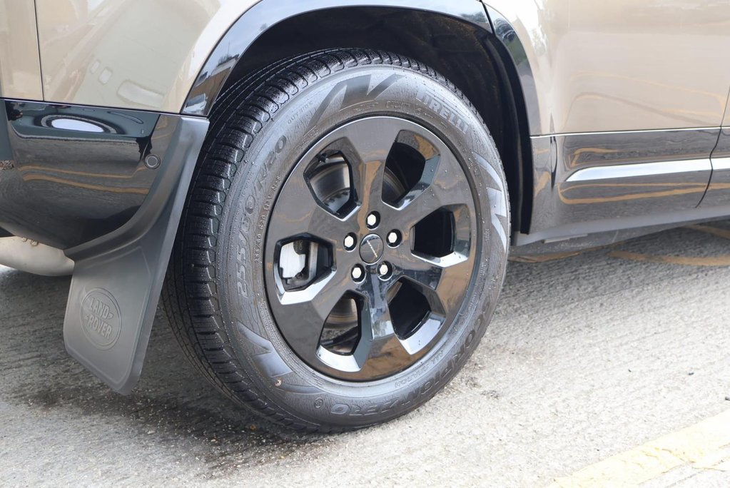 Land Rover Defender 110 D300 X-DYNAMIC HSE 7 SEATER  PRICE MATCH OFFER PREMIUM COLOUR  10