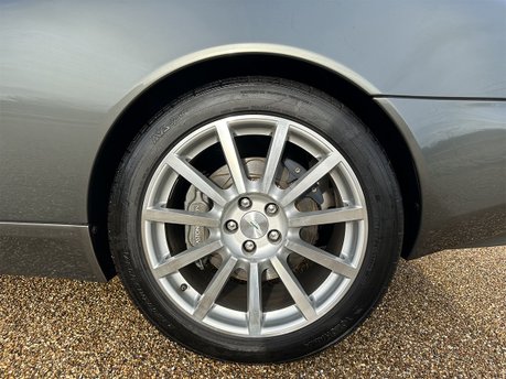 Aston Martin Vanquish V12 S 41