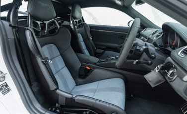 Porsche Cayman GT4 RS (718) 10