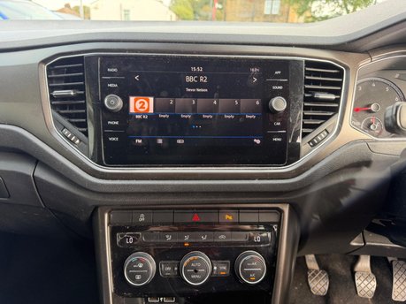 Volkswagen T-Roc DESIGN TSI 15