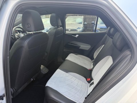 Volkswagen ID.3 Pro Performance 58kWh Family Auto 5dr 52
