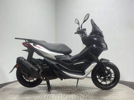 Aprilia SR GT 2022 18K NEW MOT 14BHP LEARNER SCOOTER HPI CLEAR