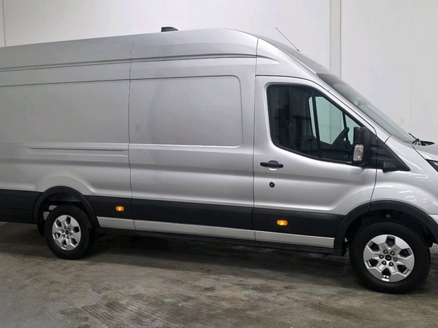 Ford Transit Ford Transit 2.0Eco-blu 165PS 350 L4H3 Limited RWD 3