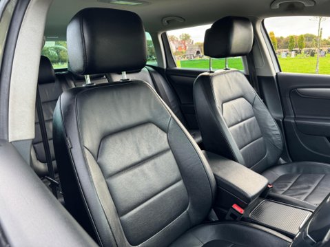 Volkswagen Passat 2.0 TDI BlueMotion Tech Executive Style DSG Euro 5 (s/s) 5dr 25