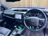 Toyota Hilux 2.8 INVINCIBLE X 4WD D-4D DCB AUTOMATIC 10