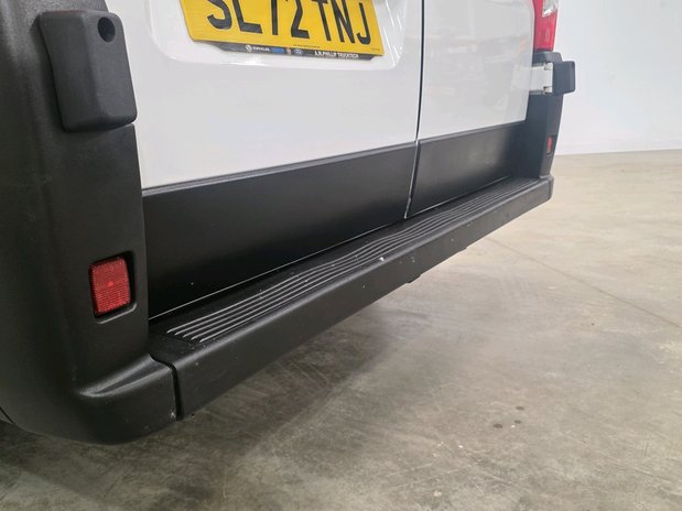 Vauxhall Movano Vauxhall Movano 3500 L3 Diesel FWD 2.2 Turbo D 140ps H2 Dynamic Van 8