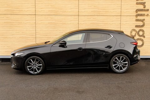 Mazda 3 SPORT LUX MHEV 9
