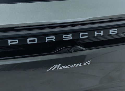 Porsche Macan 4 Electric 35