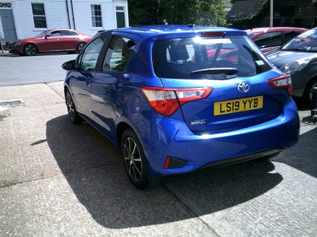 Toyota Yaris VVT-I ICON TECH ONLY 16,000 MILES FROM NEW 17