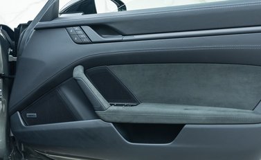 Porsche 911 Targa 4 GTS (992) 26