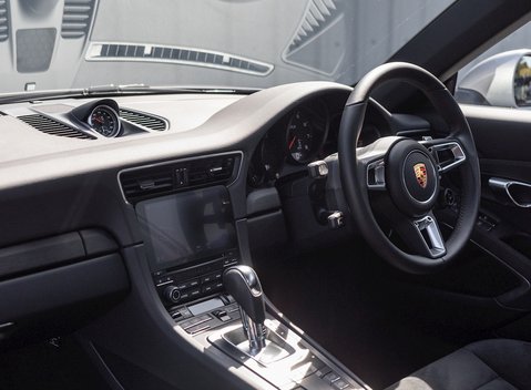 Porsche 911 (991.2) Carrera GTS 15
