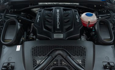 Porsche Macan TURBO 39