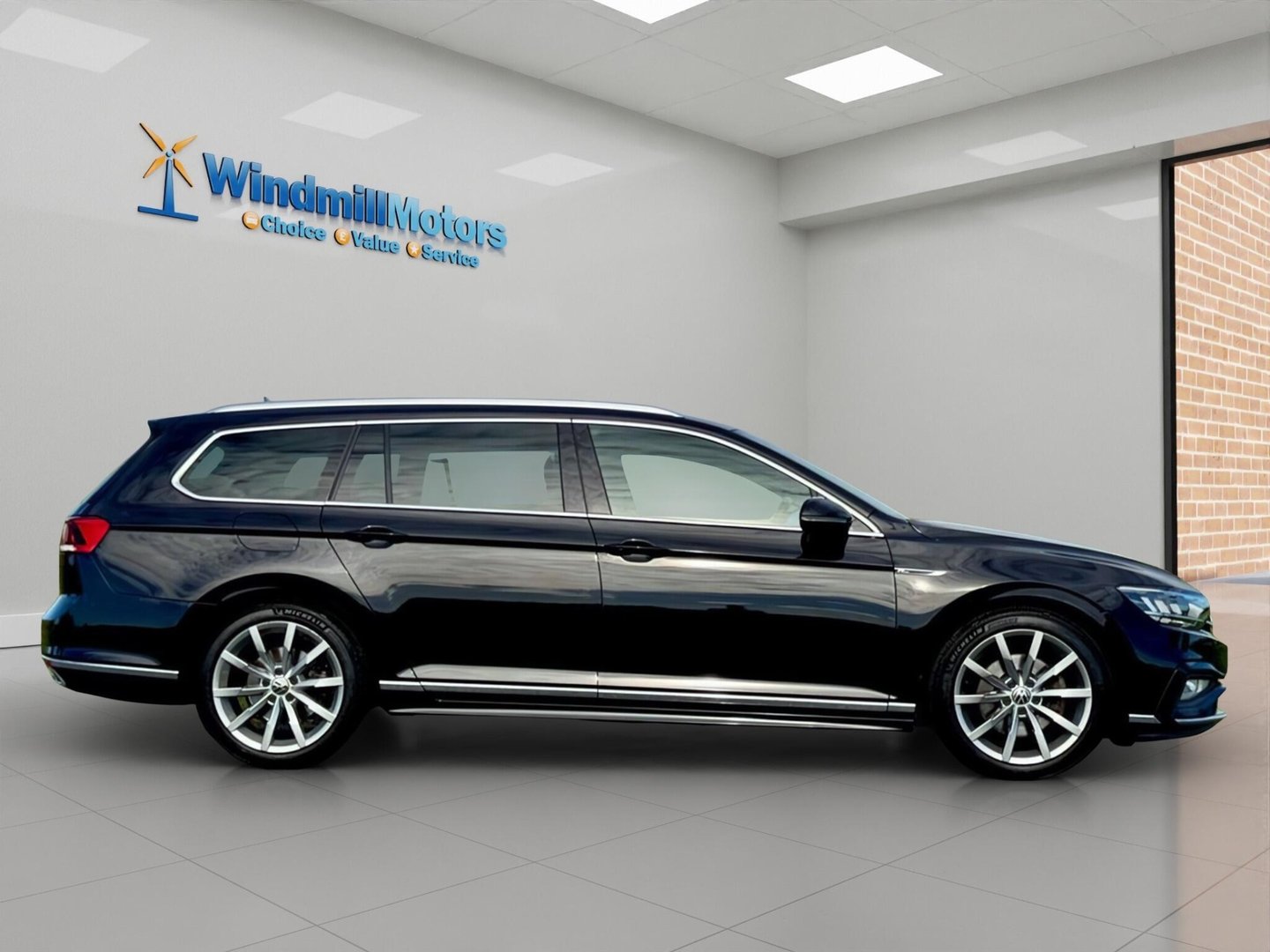 2023 Volkswagen Passat — image 3