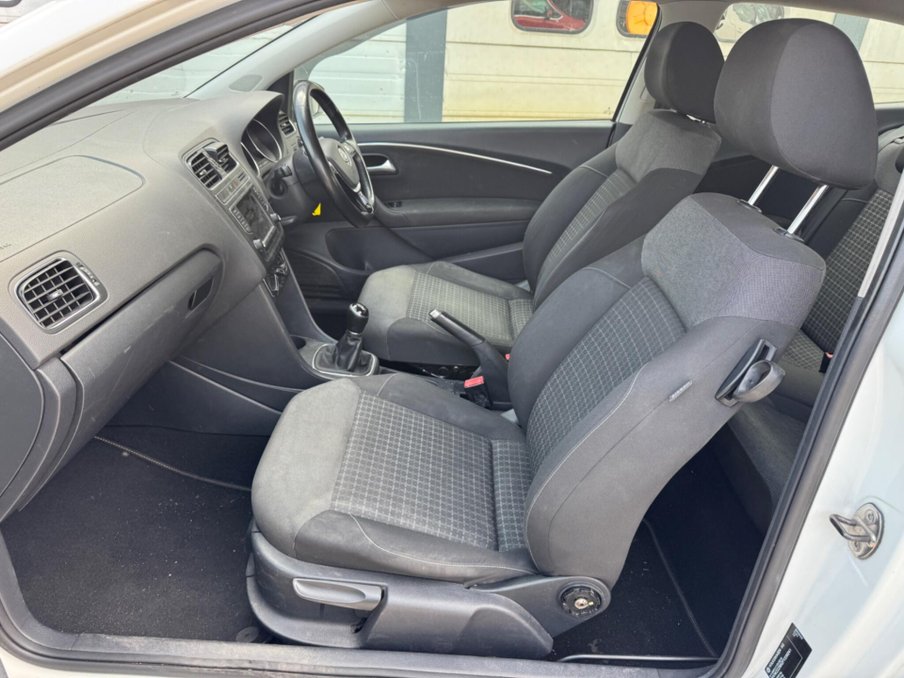 2015 Volkswagen Polo — image 26