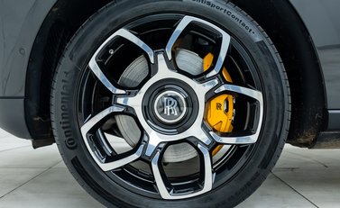 Rolls-Royce Cullinan BLACK BADGE 32