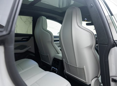 Porsche Macan Turbo Electric 18