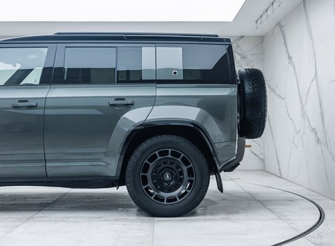 Land Rover Defender OCTA EDITION ONE 38