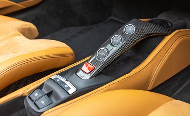 Ferrari 488 SPIDER 33