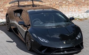 Lamborghini Huracan LP640-4 Performante 8