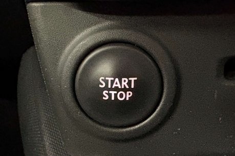 Renault Clio 0.9 TCe Dynamique MediaNav Hatchback 5dr Petrol Manual Euro 5 (s/s) (90 ps) 42