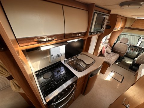 Peugeot Boxer AUTOCRUISE OAKMONT 4 BERTH 3.0 LOW PROFILE ISLAND BED 14