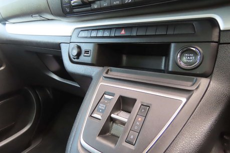 Vauxhall Vivaro Life 50kWh Elite MPV 5dr Electric Auto LWB (8 Seat, 7.4kW Charger) (136 ps) 13
