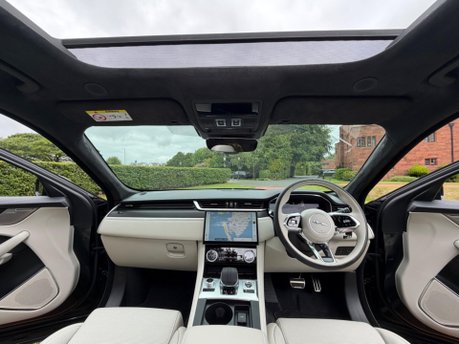 Jaguar F-Pace R-DYNAMIC HSE BLACK 90TH ANNIVERSARY EDITION 14