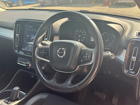 Volvo XC40 2.0 D3 Momentum SUV 5dr Diesel Auto Euro 6 (s/s) (150 ps) 12