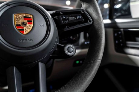 Porsche Cayenne GTS. WARRANTY. HUD. PANORAMIC ROOF. COMFORT ACCESS. BOSE. S/CHRONO. 38