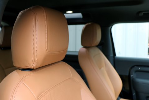 Defender 90 Commercial 11