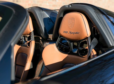 Porsche 918 Spyder Weissach 22