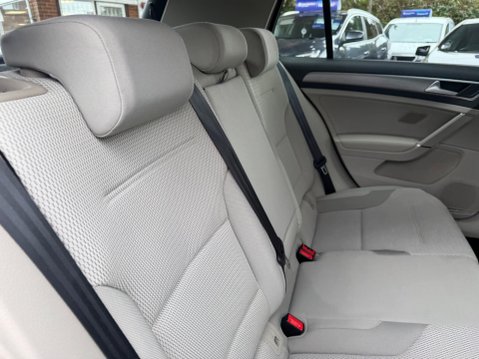 Volkswagen Golf 1.6 TDI BlueMotion Tech Match Euro 5 (s/s) 5dr 27