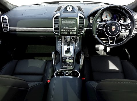 Porsche Cayenne Turbo S 16