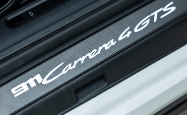 Porsche 911 Carrera 4 GTS (992) 28