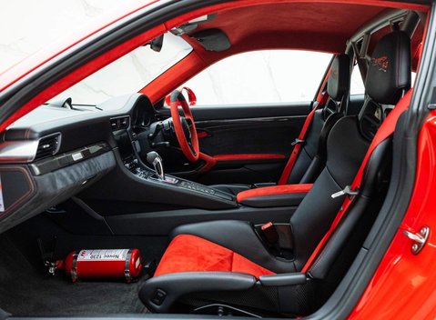 Porsche 911 GT2 RS (991) 12