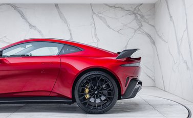 Aston Martin V12 Vantage 35
