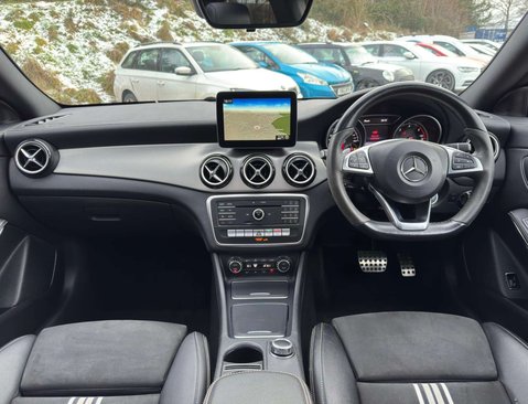 Mercedes-Benz CLA Class 2.1 CLA 220 WhiteArt D Auto 5dr 11