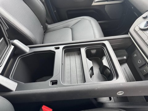 Land Rover Defender SE MHEV 38