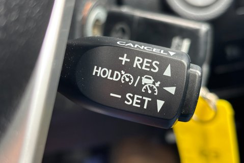 Toyota Hilux Active ECB 4WD D-4D Pickup 26