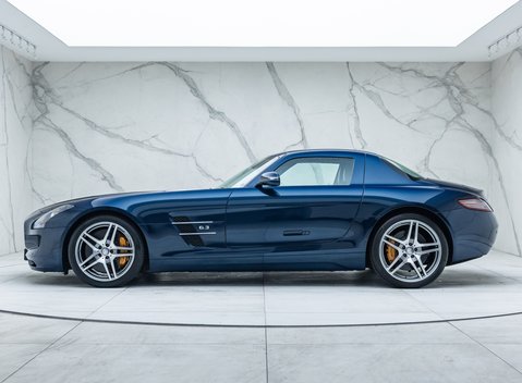 Mercedes-Benz SLS AMG 2