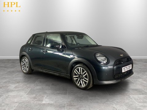 Mini Hatch 1.5C Classic Hatchback 5dr Petrol Steptronic Euro 6 (s/s) (156 ps) Parking 1