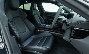 Porsche Taycan Turbo S Sport Turismo 11