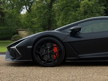 Lamborghini Revuelto V12 9