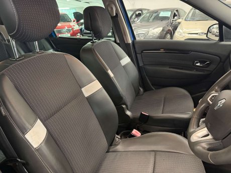 Renault Grand Scenic 1.6 VVT Dynamique TomTom Euro 5 5dr 33