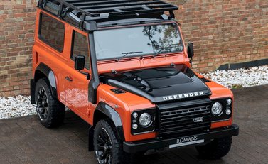 Land Rover Defender 90 Adventure 8