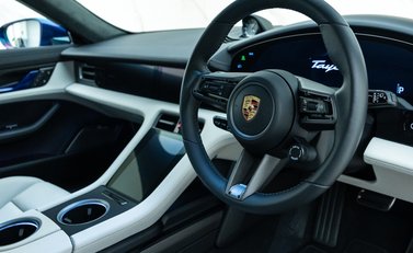 Porsche Taycan GTS Sport Turismo 8